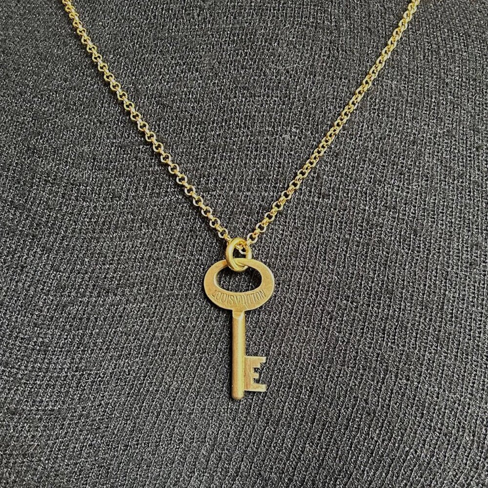 LOUIS VUITTON Vintage Steamer Trunk Skeleton Luggage Key Necklace #125269 - Picture 4 of 7